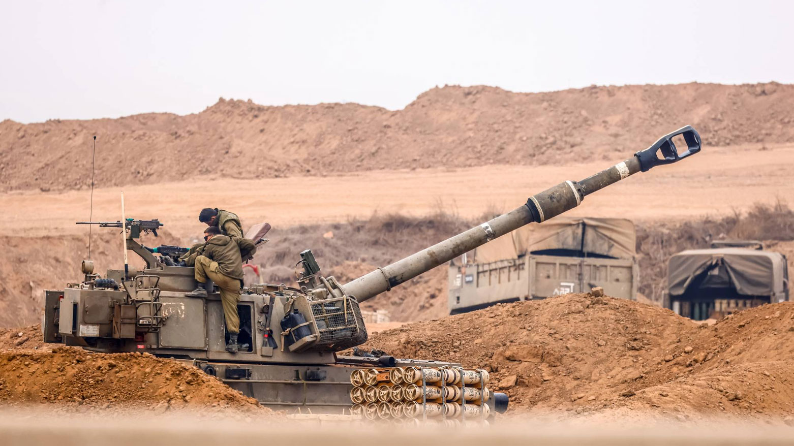 سەربازانی ئیسرائیل لەسەر سنووری کەرتی غەززە