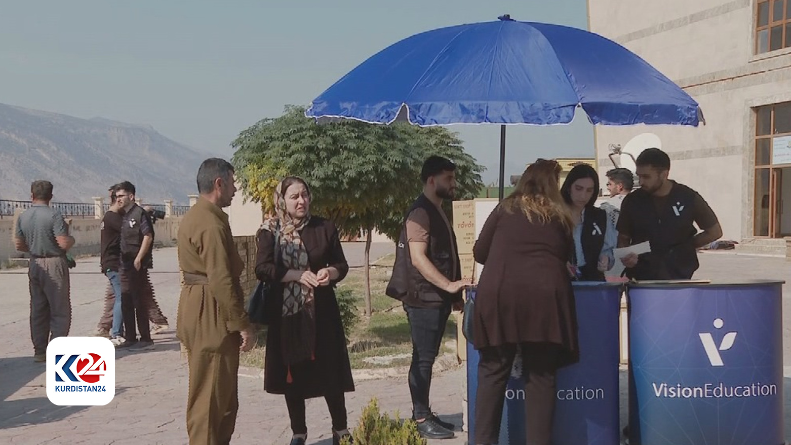 Representatives of Vision Education speaking to clients at a booth, Oct. 28, 2023. (Photo: Kurdistan 24)
