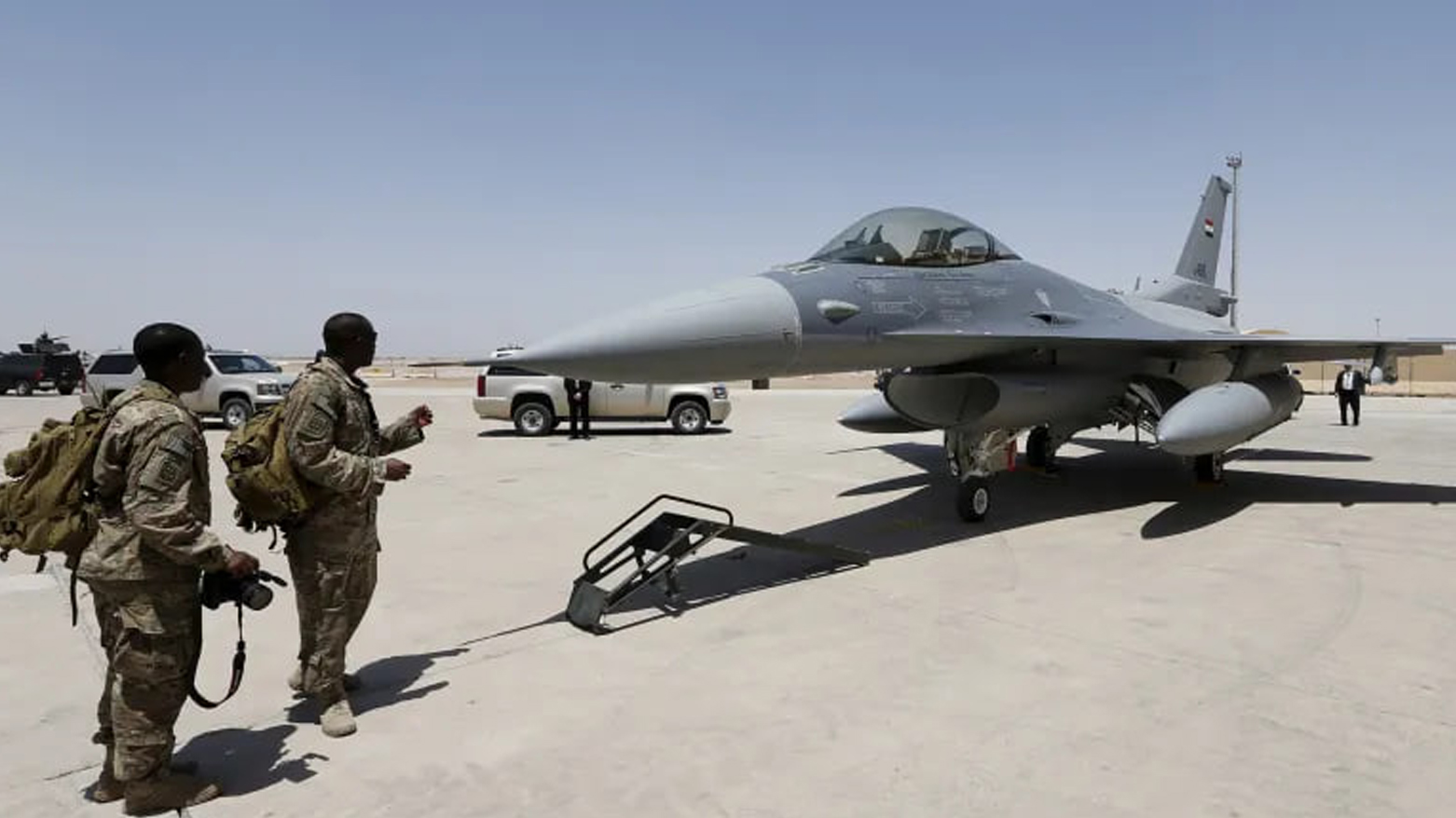 پرسنل آمریکایی که مسئولیت حفاظت از جنگنده‌های اف١٦ در عراق را بر عهده دارند - عکس: آرشیو