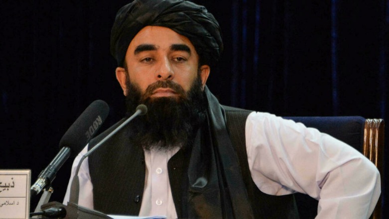 المتحدث باسم حركة طالبان ذبيح الله مجاهد خلال مؤتمر صحفي في كابول في 24 آب/أغسطس 2021 - الصورة لفرانس 24