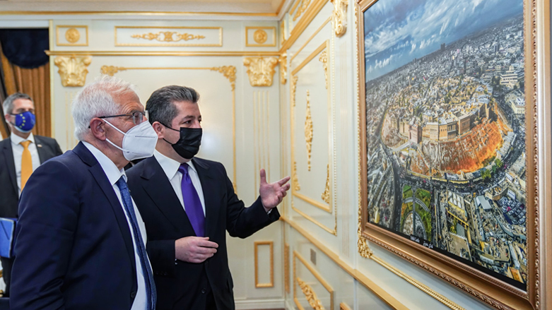 KRG Prime Minister Masrour Barzani is showing Josep Borrell, EU's chief diplomat, a portrait of Erbil at his office, Sept. 7, 2021. (Photo: KRG)