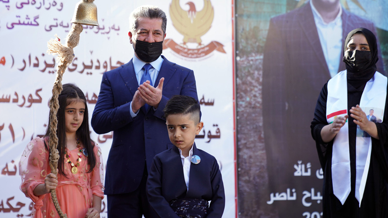 The son and daughter of Nassir, the Marty of Flag, rang the school bell alongside Prime Minister Masrour Barzani, Sept. 14, 2021. (Photo: KRG)