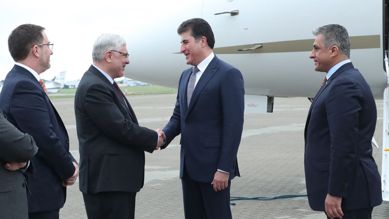 Kurdistan Region President (middle) shakes hand with a British official upon his arrival to London, Sept. 15, 2021. (Photo: Kurdistan Region Presidency Media Office)