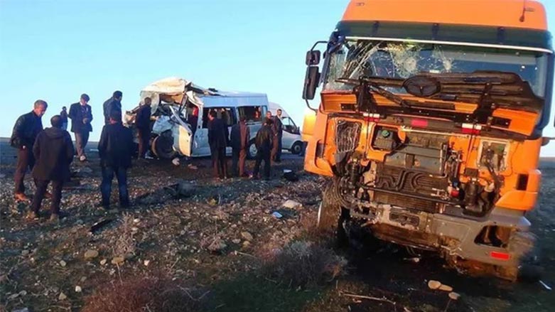 Diyarbakır’da Trafik Kazası: Ölü Ve Yaralılar Var