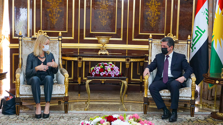 رئيس حكومة إقليم كوردستان مسرور بارزاني مع رئيسة بعثة الاتحاد الأوروبي لمراقبة الانتخابات العراقية فيولا فون كرامون