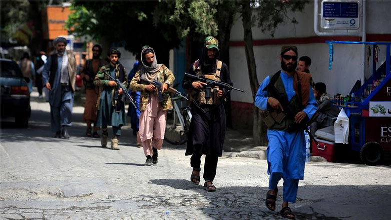 Taliban mensupları Kabil sokaklarında