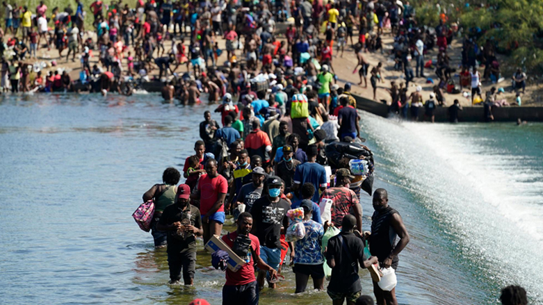 په‌نابه‌رانی هایتی له‌كاتی په‌ڕینه‌وه‌یان بۆ ئه‌مه‌ریكا - فۆتۆ: AFP