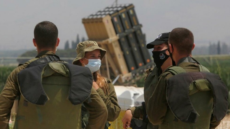 جنود إسرائيليون أمام بطارية لمنظومة دفاع القبة الحديدية في وادي الحولة شمال إسرائيل في 27 يوليو/تموز 2020.- الصورة لفرانس 24