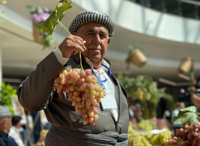 Fresh grapes on display at an annual fair for marketing grapes and honey in Duhok city, Kurdistan Region, Sept. 20, 2021. (Photo: Star Ahmad / Kurdistan 24)