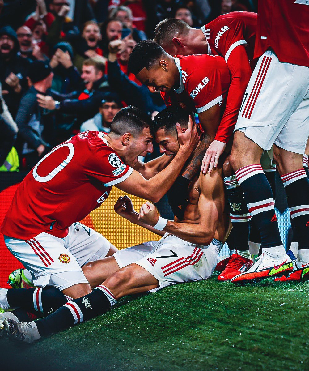 كاردانه&zwnj;وه&zwnj;ی یاریزانه&zwnj;كانی مان یونایتد دوای گۆڵی سه&zwnj;ركه&zwnj;وتنی كریس له&zwnj; دژی ڤیاریال. 29 ئه&zwnj;یلوولی 2021