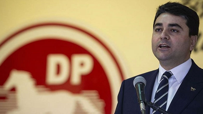 Ev sahibi, Demokrat Parti liderini evinden çıkardı