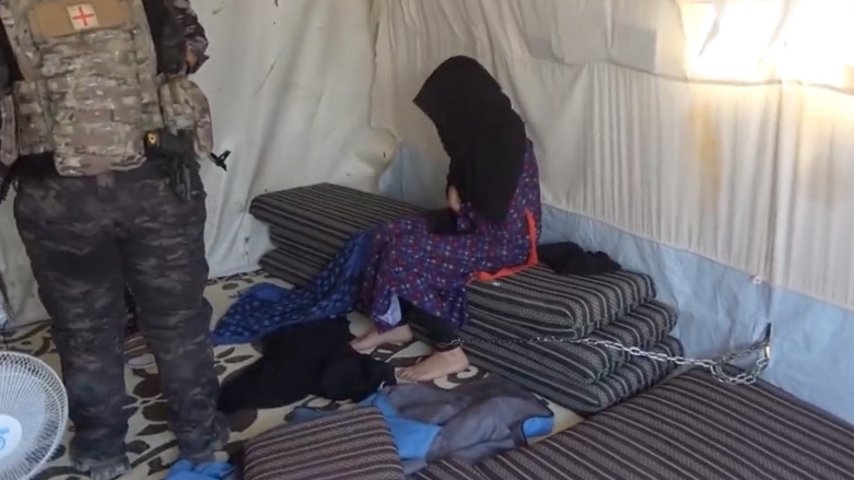 Three chained up women were found by female security forces on Monday in an ISIS prison in al-Hol camp (Photo: Screenshot YPJ video).