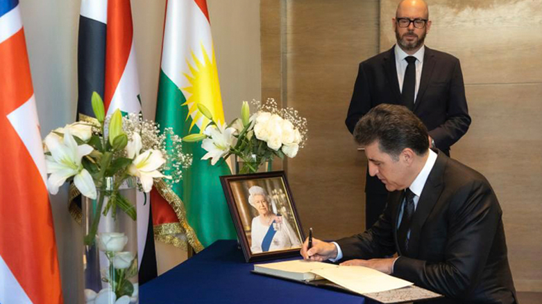Kurdistan Region President Nechirvan Barzani signing the Book of Condolence set up at the UK Consulate General in Erbil to pay his tribute to the late Queen Elizabeth II, Sept. 11, 2022. (Photo: Kurdistan Region Presidency)