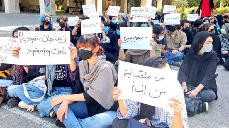 مانگرتنی قوتابیانی کۆلێژی هونەری زانکۆی تاران بۆ مەحکومکردنی کوشتنی ژینا ئەمینی 