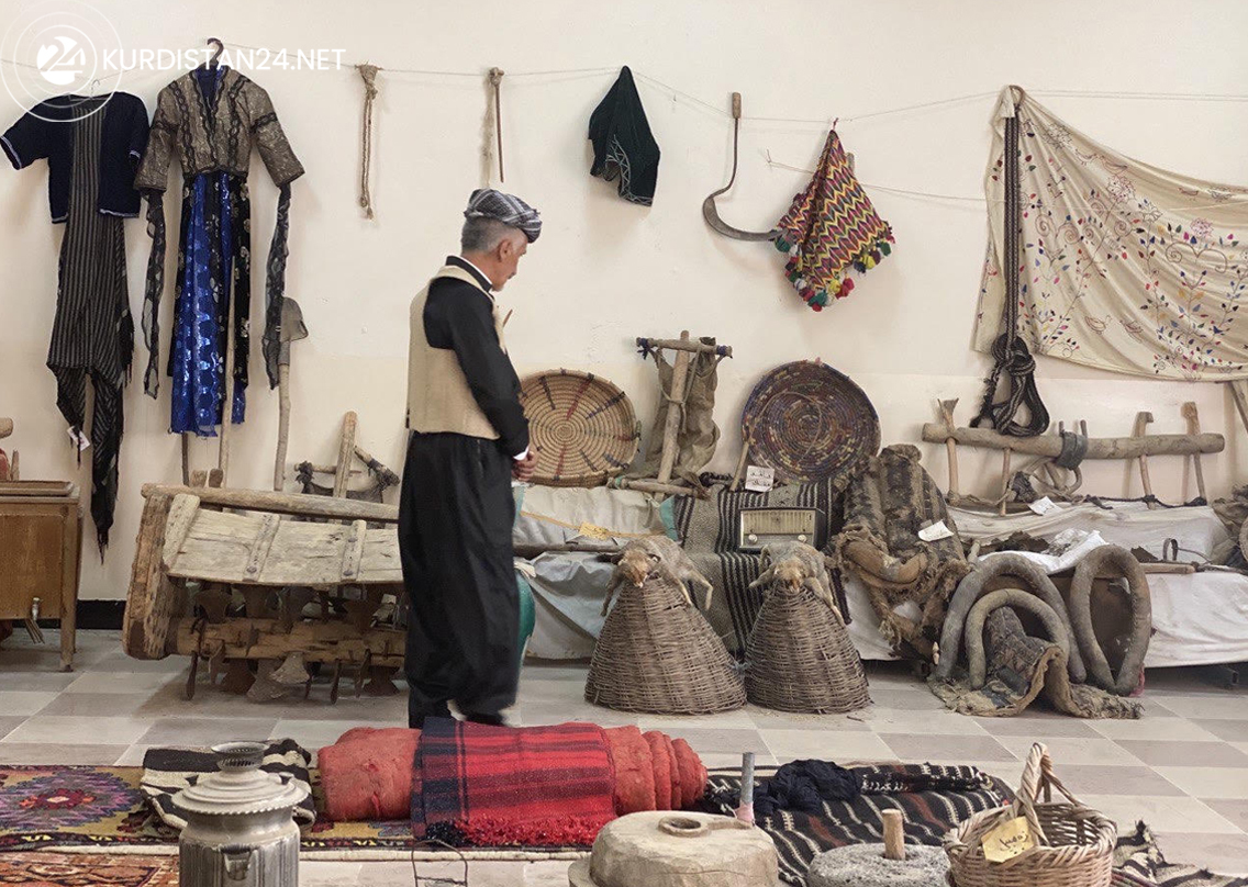از جمله آثار حفاظت شده در موزه، یک دستبند سنتی با قدمت ١٤٩ سال است