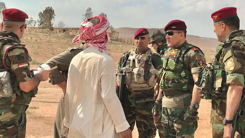 نیروی پیشمرگ در حین انجام علمیات پاکسازی منطقه مخمور از بقایای داعش