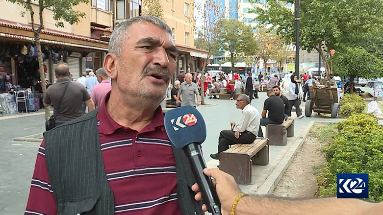 Çîroka Ahmet Onder ê ku bê welat e bû belgefîlm