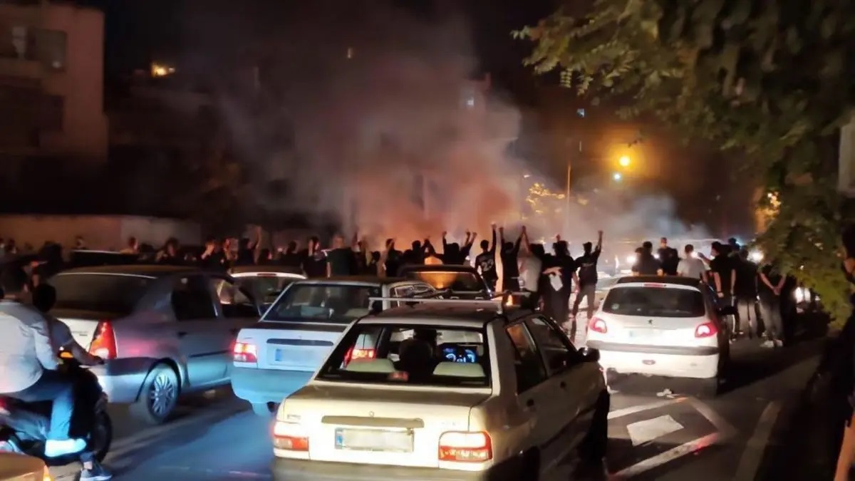 تصویری از اعتراضات شبانه در تهران