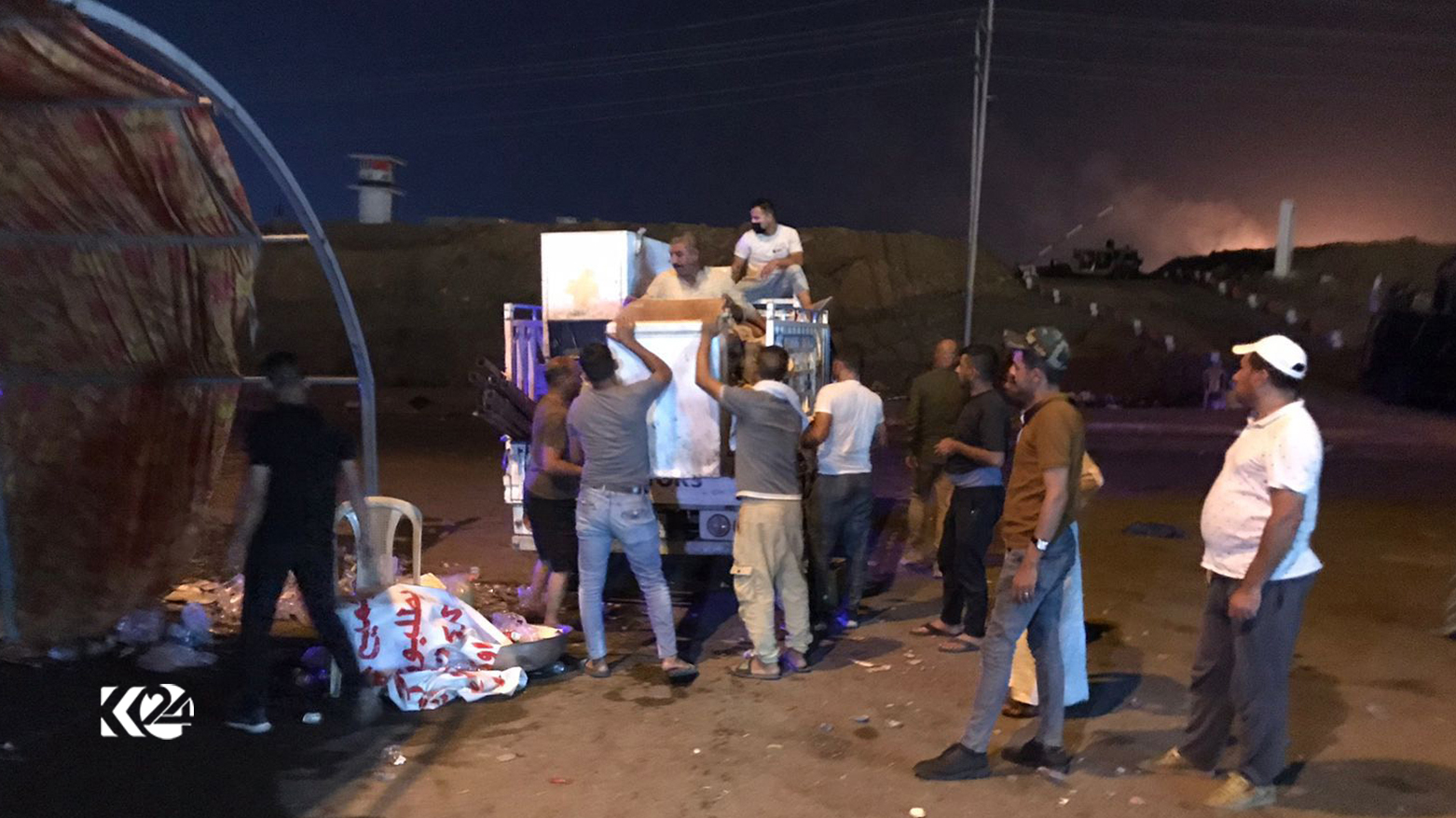 PMF supporters in Kirkuk who had placed tents blocking the Erbil-Kirkuk road are packing their tents. (Photo: Submitted to Kurdistan 24)