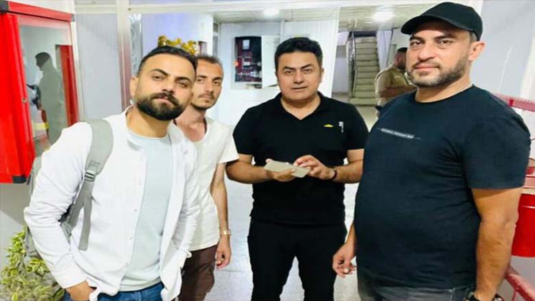 فريق قناة العربي المراسل غسان خضر والمصور مهند عادل