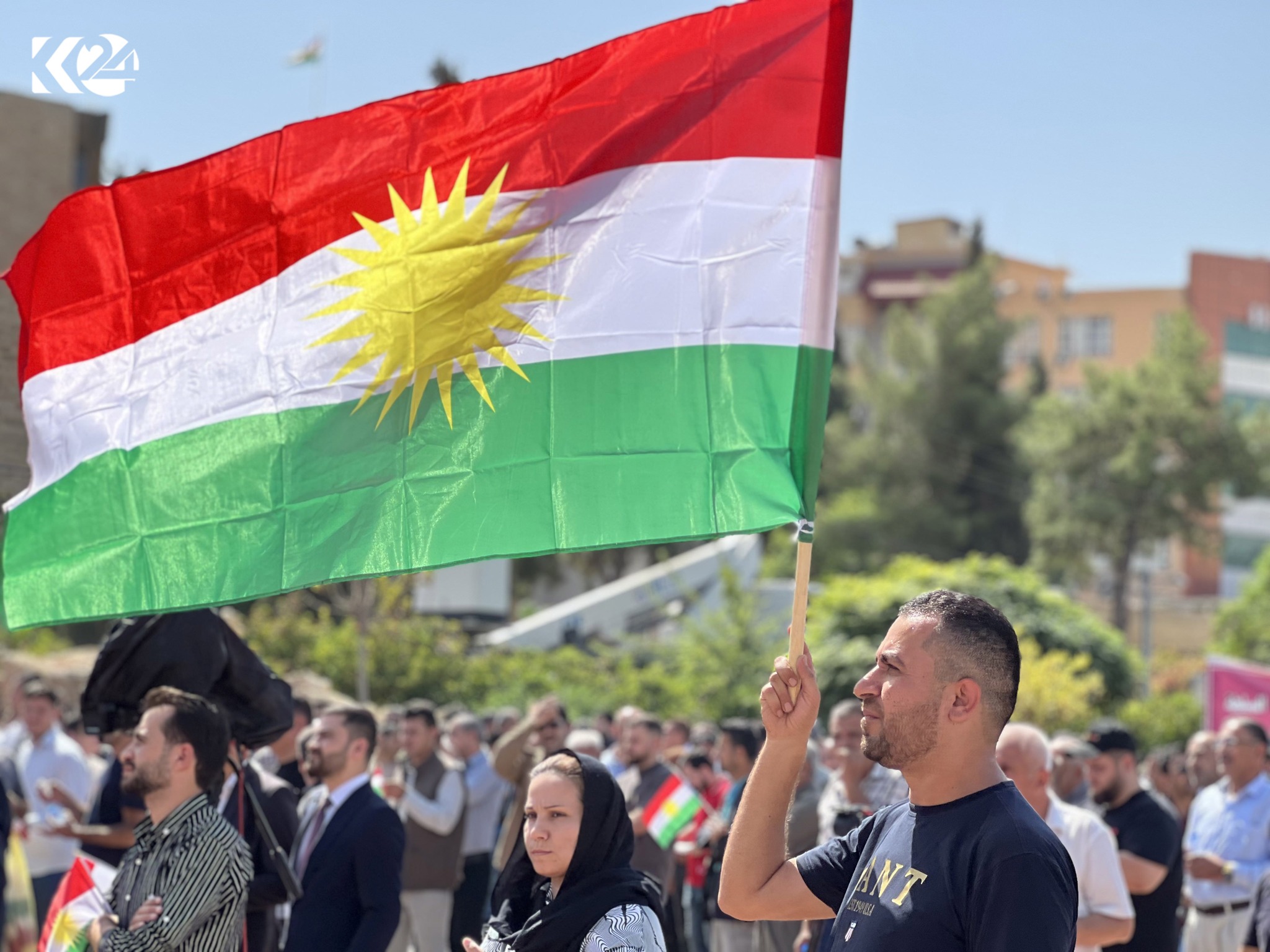 A Duhok resident waves Kurdistan Region flag, Sept. 5, 2023. (Photo: Kurdistan 24)