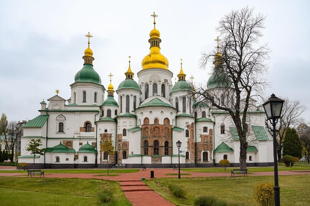 كاتدرائية القديسة صوفيا، الواقعة في الوسط التاريخي لمدينة كييف (فرانس برس)