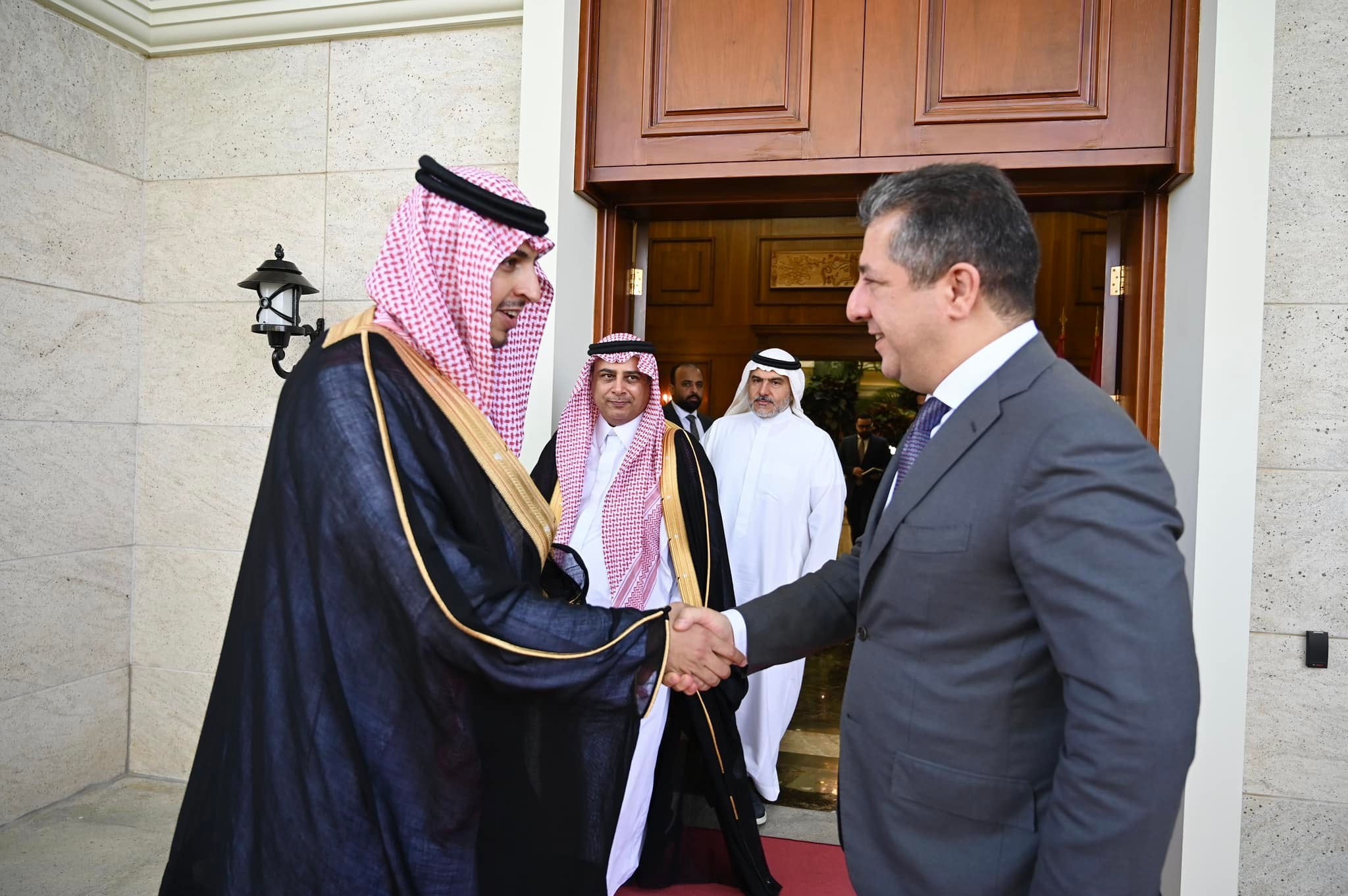 Kurdistan Region Prime Minister Masrour Barzani (right) shaking hands with Saudi Deputy Minister of Investment Saad Al-Shahrani in Erbil, Sept. 11, 2023. (Photo: KRG)