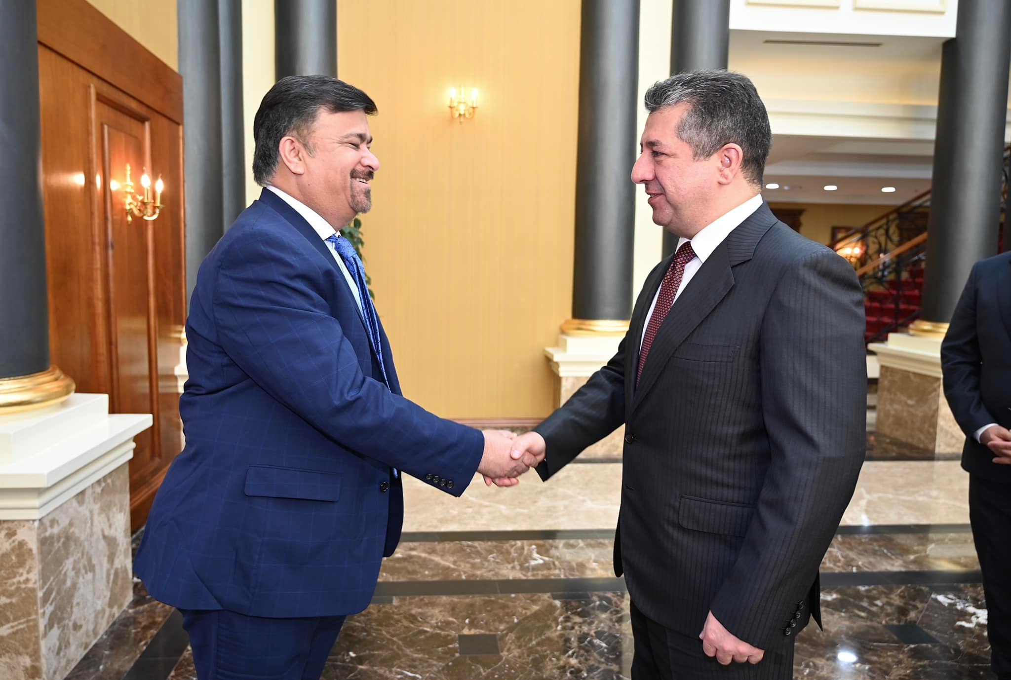 Kurdistan Region Prime Minister Masrour Barzani (right) shaking hands with IFC Regional Director for the Middle East, Pakistan, and Afghanistan Khawaja Aftab Ahmed, Sept. 13, 2023. (Photo: KRG)
