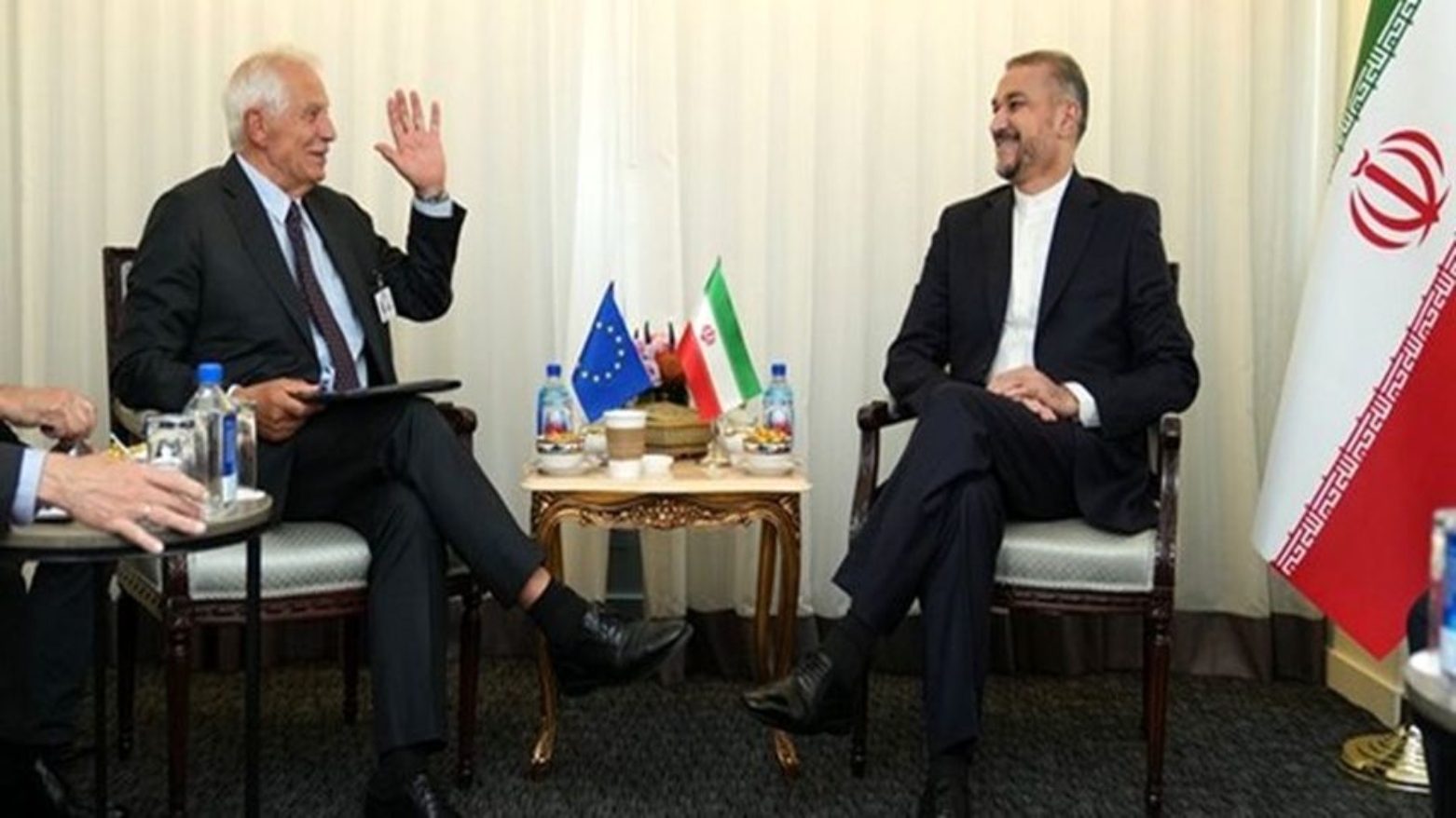 حسیهن امیرعبداللهیان، وزیر امور خارجه‌ی ایران و جوزپ بورل، مسئول سیاست خارجی اتحادیە‌ی اروپا