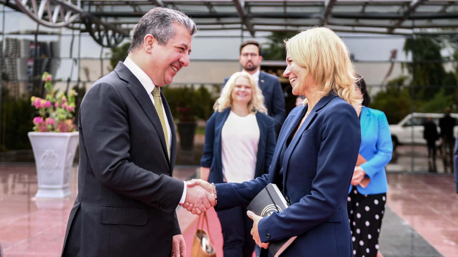 Kurdistan Region Prime Minister Masrour Barzani (left) shaking hands with the outgoing UK Consul General in Erbil Rosy Cave, Sept. 25, 2023. (Photo: KRG)