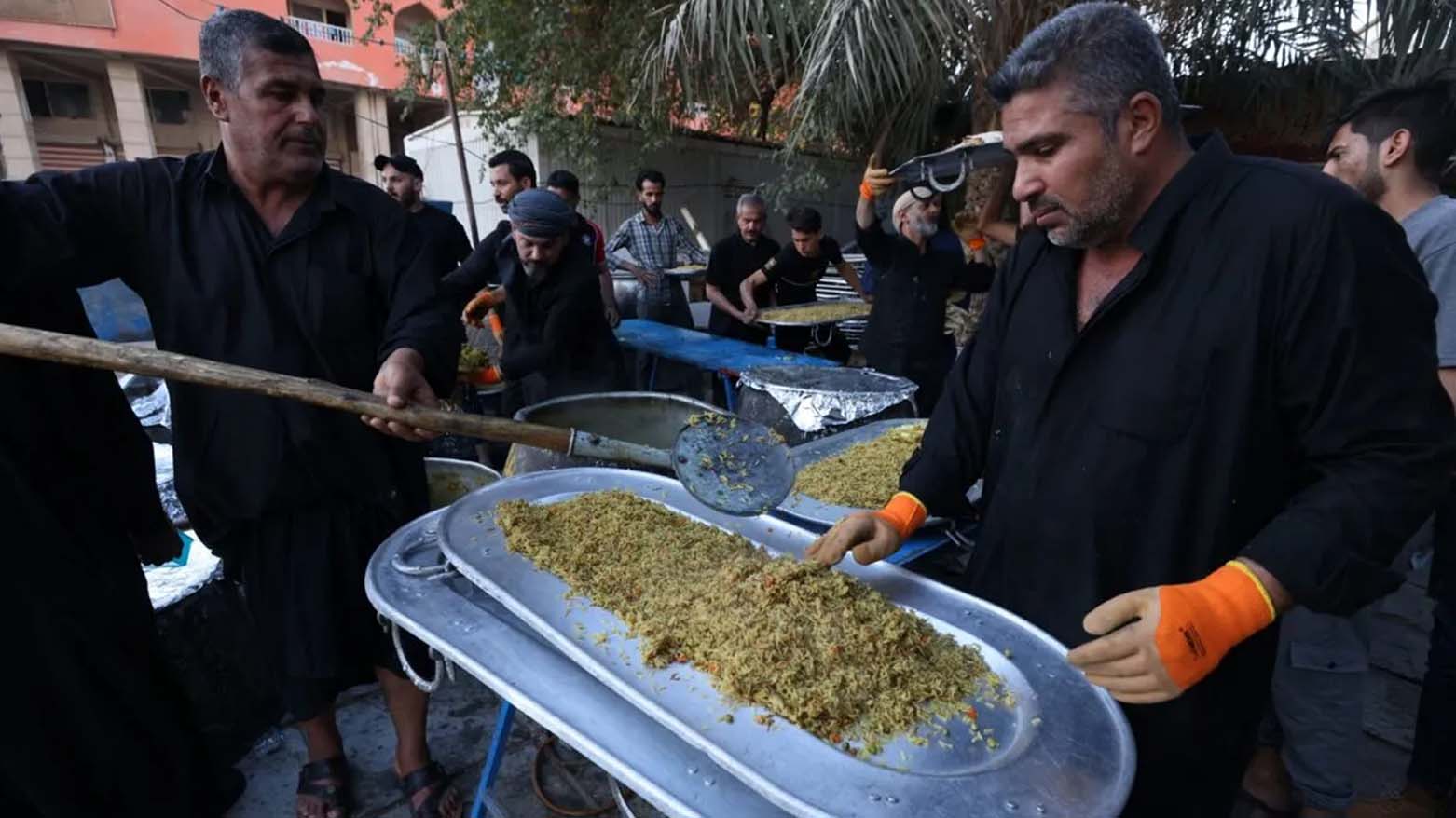 Iraqi men prepare food for Iftar during Islamic fasting month of Ramadan, April 22, 2022. (Photo: Ahmad Al-Rubaye/AFP)