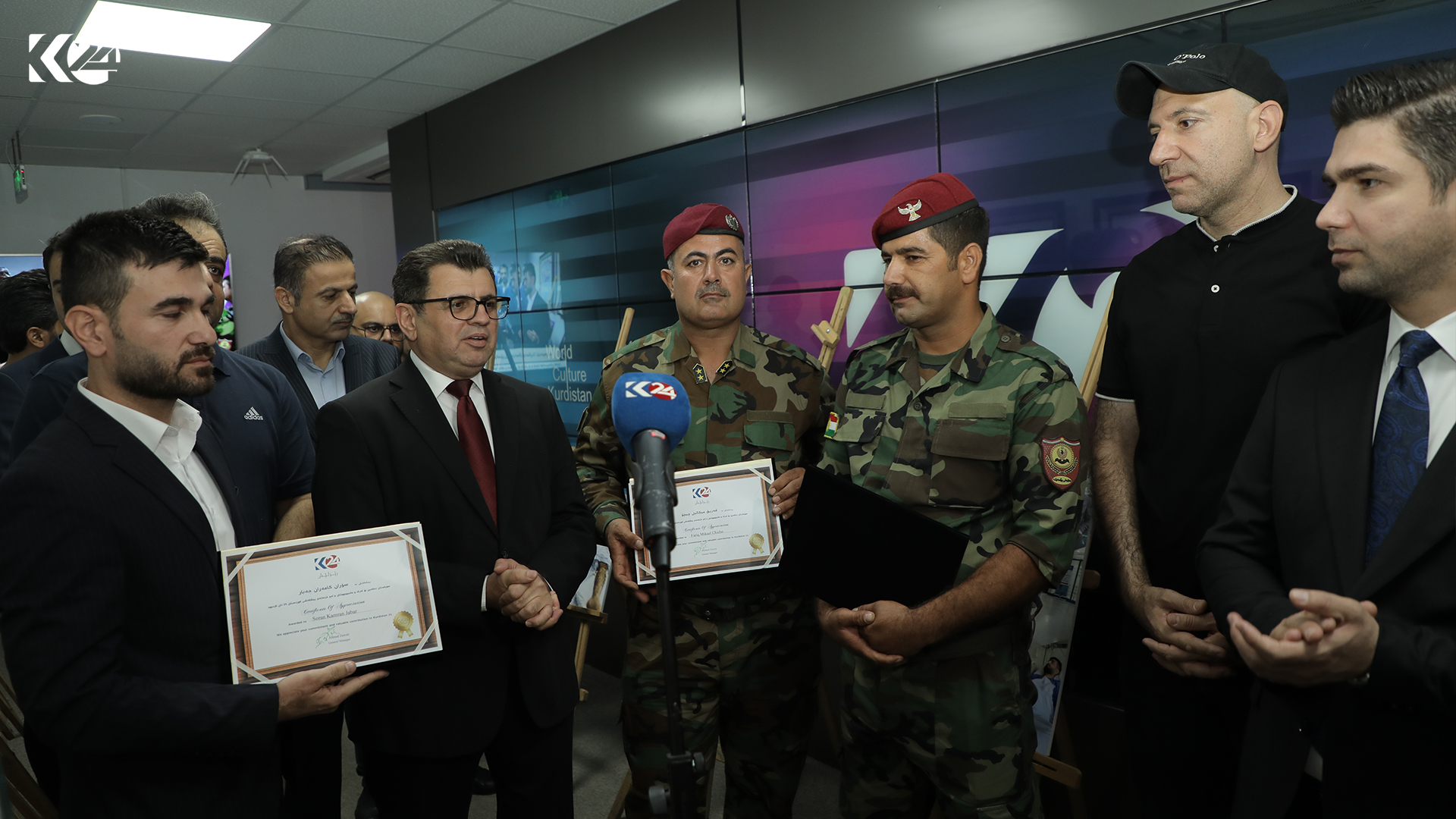 Kurdistan 24 General Manager Ahmed Al-Zawiti (second from left) presenting certificates of appreciation to Soran Kamaran and Peshmerga members, Sept. 28, 2023. (Photo: Kurdistan 24)