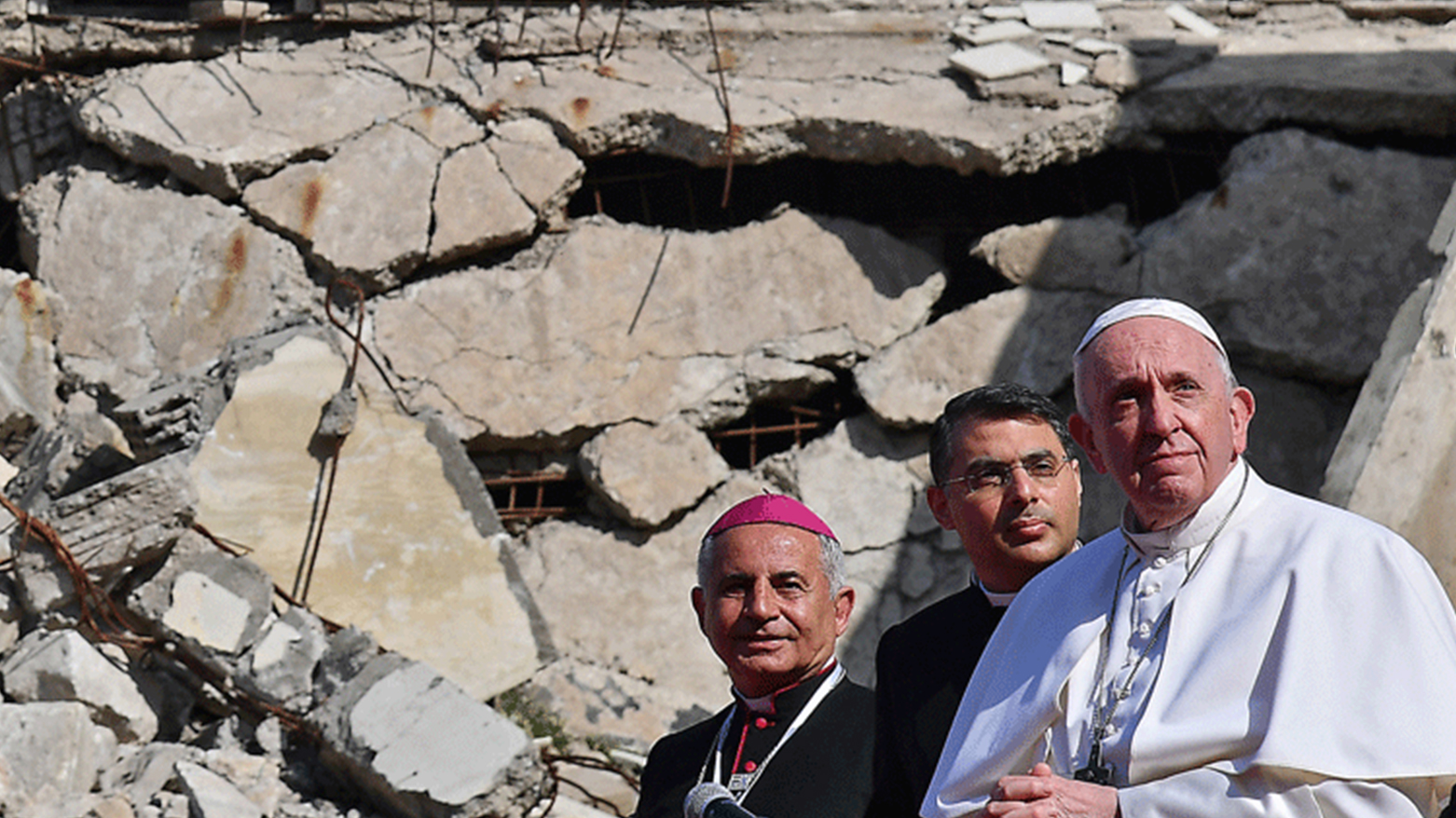 Pope Francis (right) tours ruins of the Syriac Catholic Church of the Immaculate Conception (al-Tahira-l-Kubra), in the northern Iraqi city of Mosul, March 7, 2021. (Photo: AFP/Vincenzo Pinto)