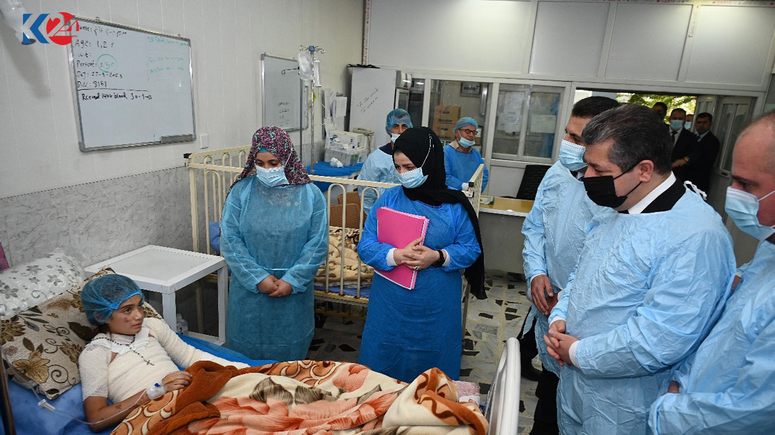 Kurdistan Region Prime Minister Masrour Barzani (second from right) during his visit to the Hamdaniya fire victims at Erbil Emergency Hospital, Sept. 30, 2023. (Photo: KRG)