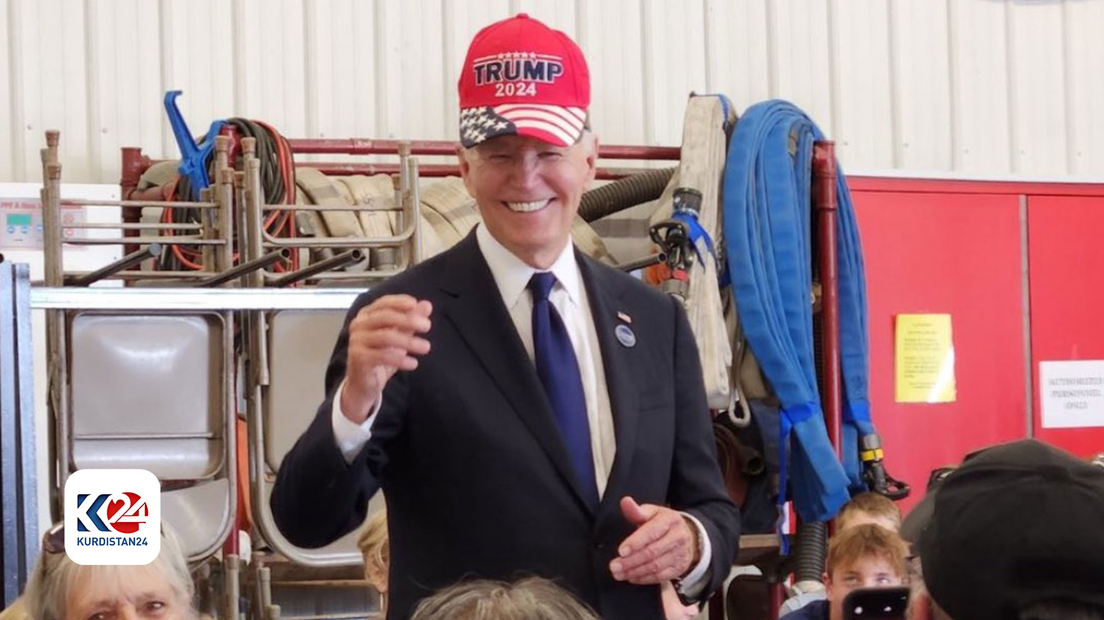 في ذكرى اعتداءات 11 أيلول.. بايدن يعتمر قبعة انتخابية لترامب تعبيرا عن "الوحدة"