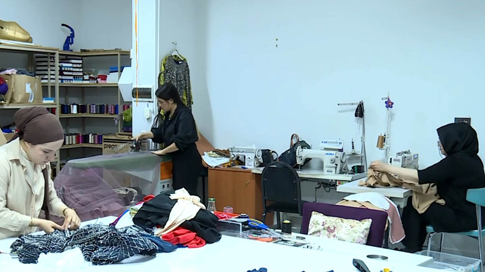 Li Diyarbekirê pîşeyê dirûtina cilûbergan li ber nemanê ye