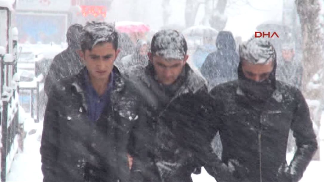 Li Bakurê Kurdistanê berfê jiyan rawestand
