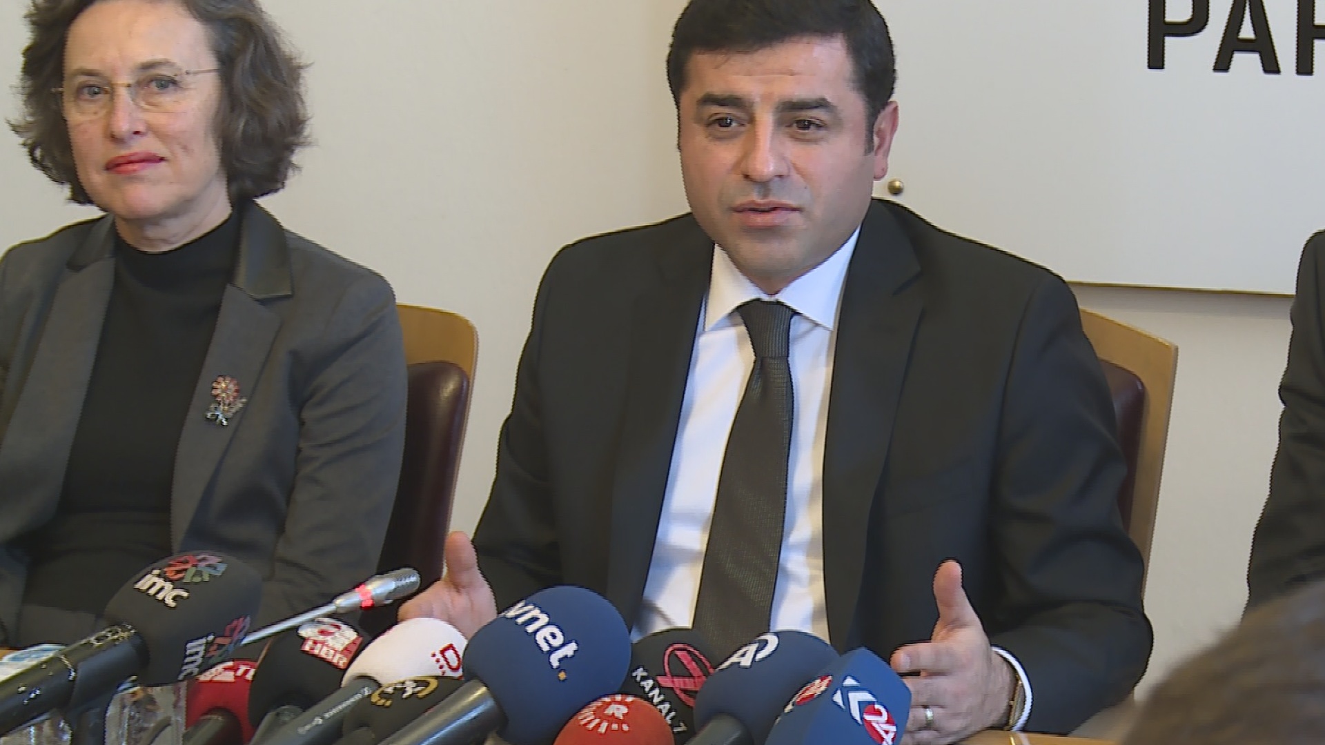 Di rojeva Tirkiyê de mijara "otonomiyê" germ dibe