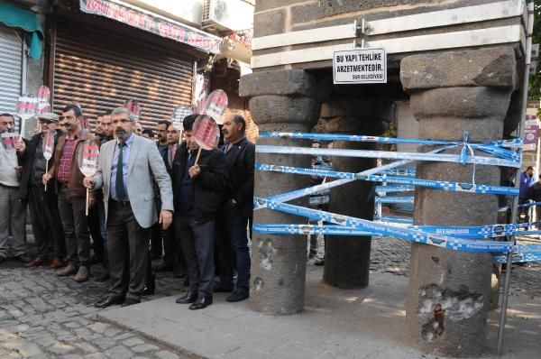 Nerazîbûnên li ser kuştina Tahîr Elçî didomin