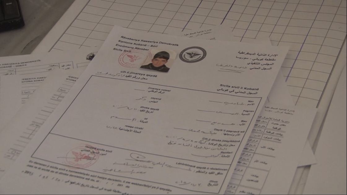Rêveberiya Kobanê nasnameyan dide welatiyan