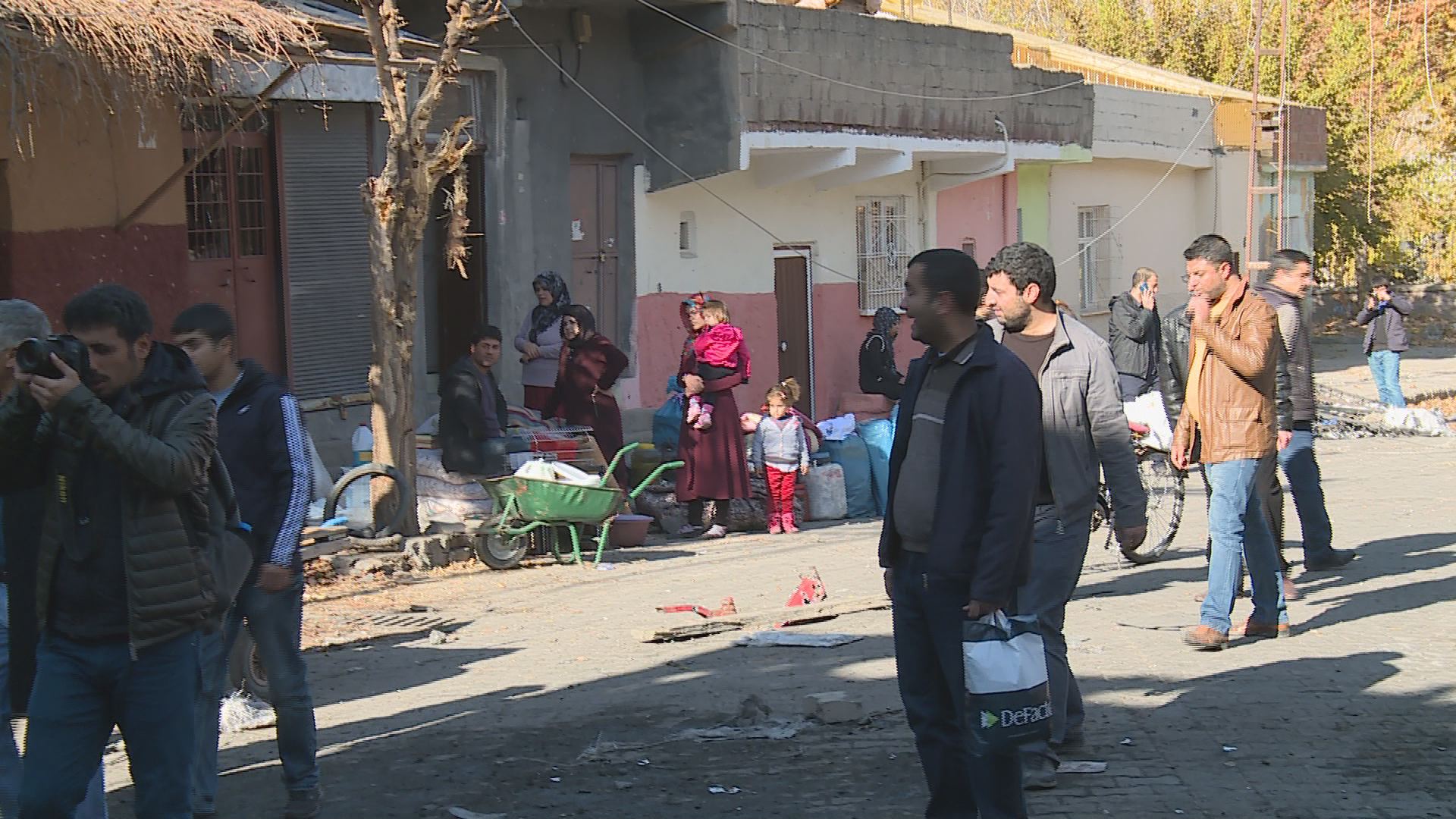 Li Diyarbekirê şer berdewam e û bajar vala dibe