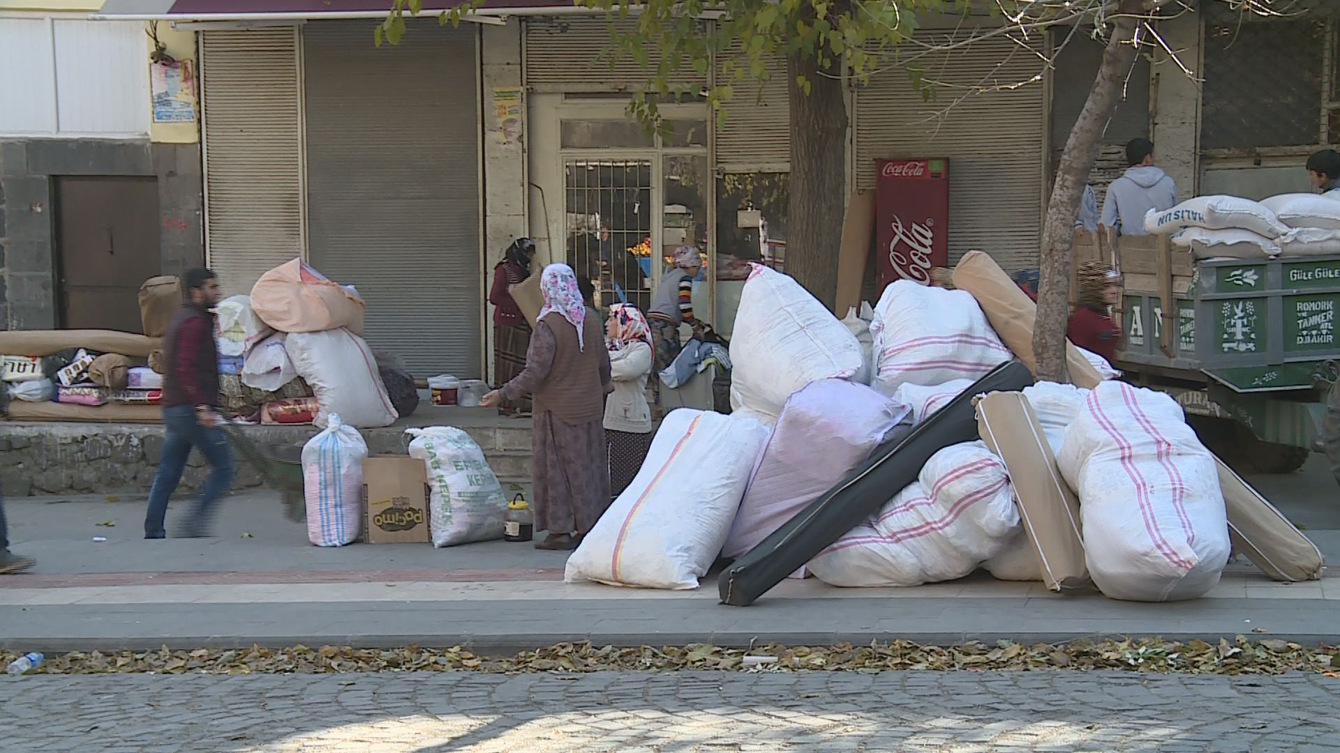 Li Diyarbekirê şer berdewam e û bajar vala dibe