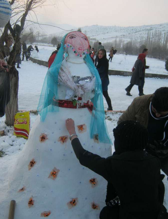 بە وێنە... فستیڤاڵی بووكە بەفرینە لە رۆژھەڵاتی كوردستان