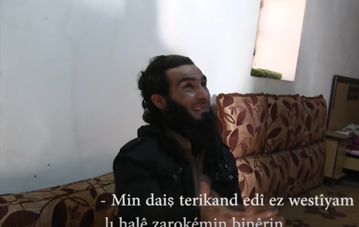 چەكدارێكی داعش بە خێزانەوە خۆی رادەستی ھێزەكانی سووریای دیموكرات دەكات