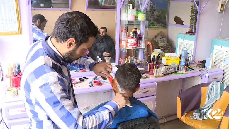 VIDEO: Mosul civilians cut hair after liberation from IS