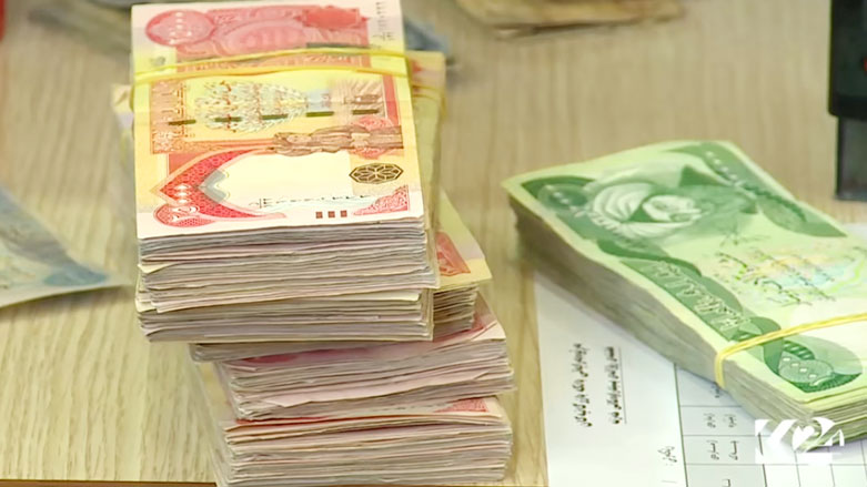 بالفيديو | الامطار "تتلف" مليارات الدنانير في مصرف الرافدين