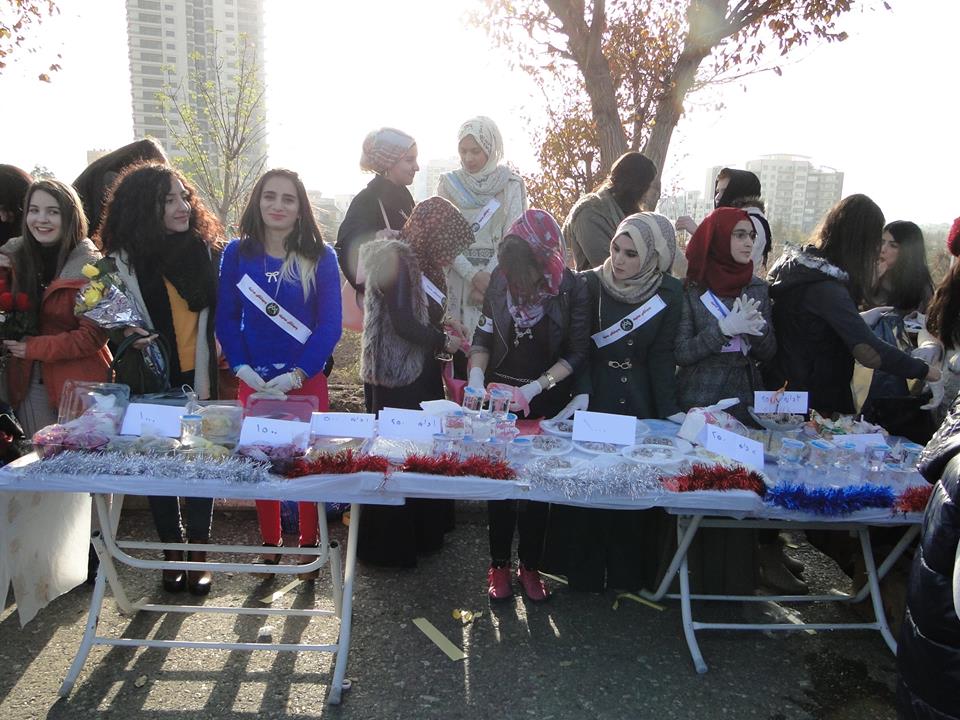 بە وێنە و ڤیدیۆ...كچانی مەلیك ھاوكاری بۆ بەساڵاچووان كۆدەكەنەوە