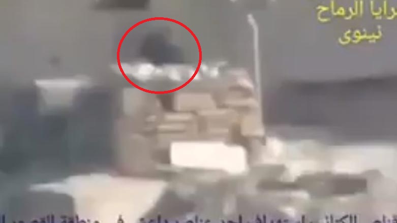 به‌ ڤيديۆ.. كوشتنى چه‌كدارێكى داعش له‌ ناو مووسڵ ببينه‌