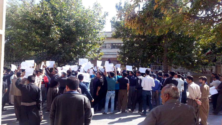 لە مەریوان خۆپێشاندان دەستیپێكرد