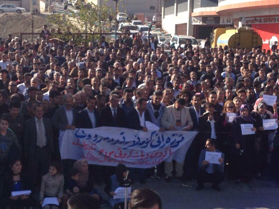 خۆپێشاندانی مامۆستا و فەرمانبەرانی ناڕازی لە سلێمانی دەستیپێكرد